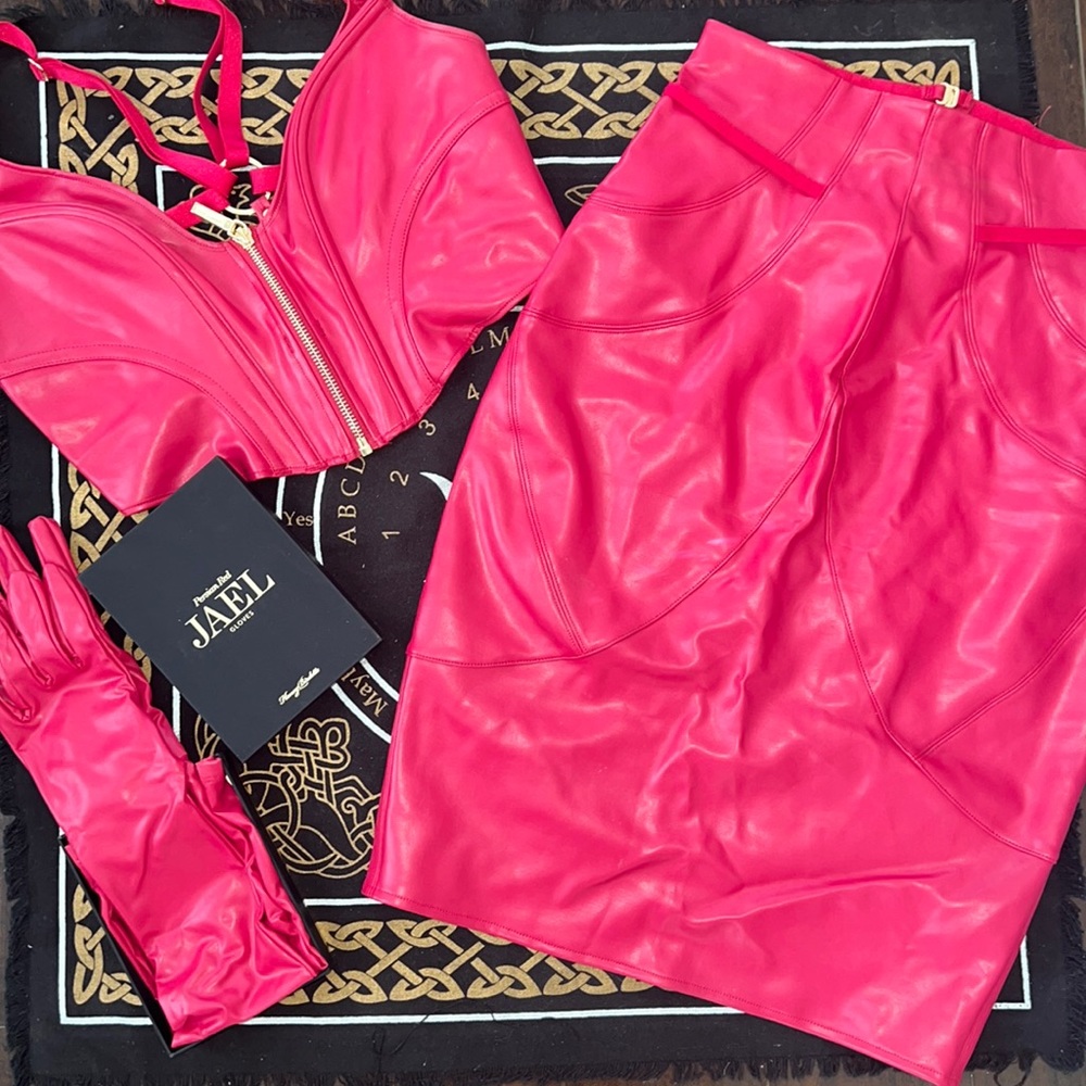 Honey Birdette “Jael” leather bondage style Top and skirt with matching Gloves❤️
